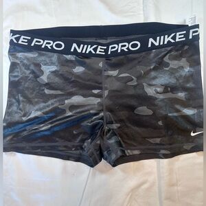 Nike Pro Shorts Womens XXL Extra Large Gray Camo Dri Fit Compression Tight Fit